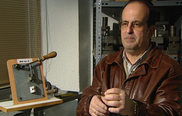 Fábrica de ideas - Máquina cucharillas de pesca