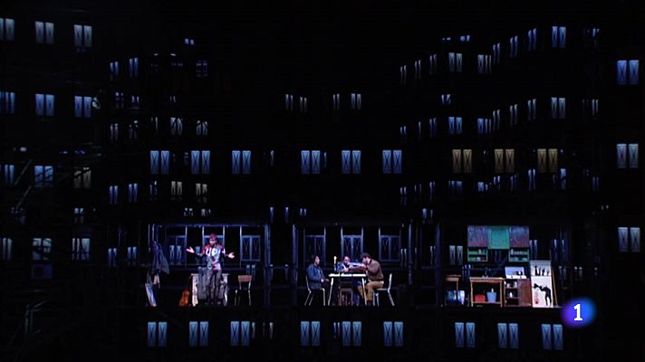 La Boheme, una ópera con escenografía con el ADN de la 'Fura dels baus' ambientada en el extrarradio