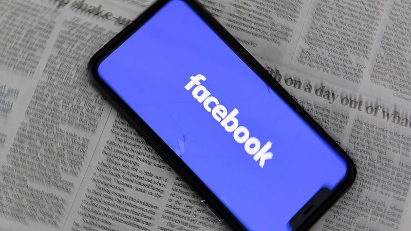 Facebook echa el freno a los privilegios de los políticos en la plataforma