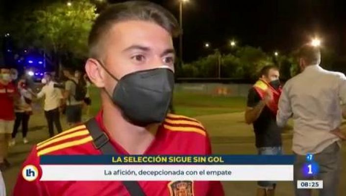 Decepción entre la afición de La Cartuja: "España no juega a nada"