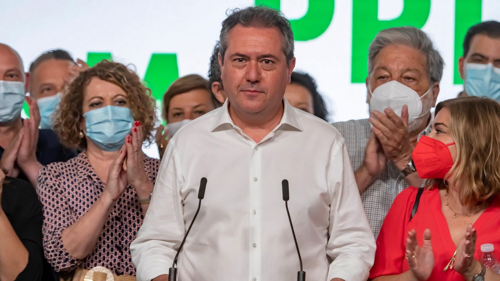 Espadas afirma que analizará con Díaz "los cambios" en el grupo parlamentario