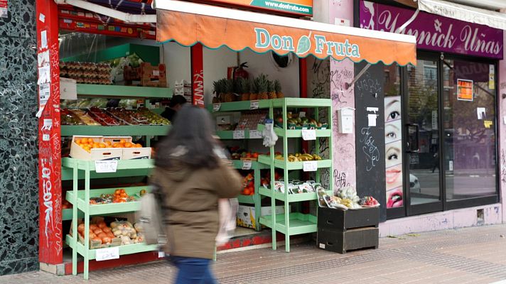 Telediario 1 - El pequeño comercio alerta del impacto de la subida de la luz en sus negocios