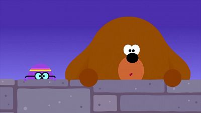 La insignia espeluznante - Hey Duggee | Ver