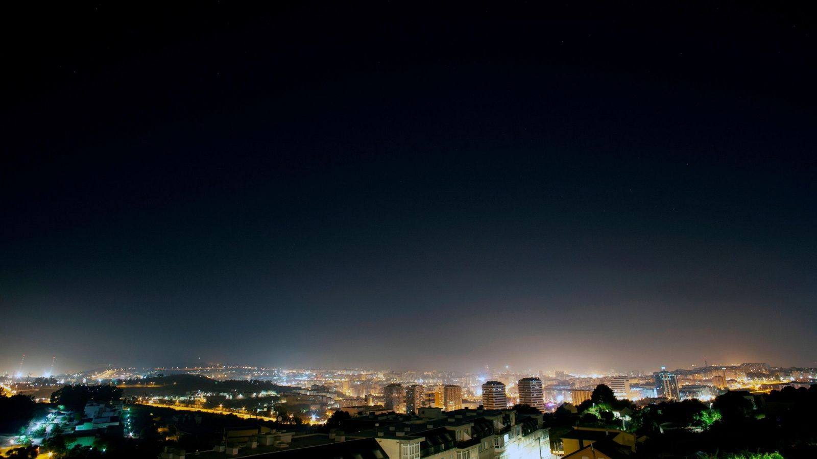 Los cielos estrellados son cada vez menos visibles desde las ciudades debido a la contaminación lumínica