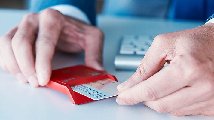 Informativo 24h - Marlaska asegura que el nuevo DNI digital será "más barato" y no repercutirá "más de un 10 % de la facturación" del sector de la fotografía