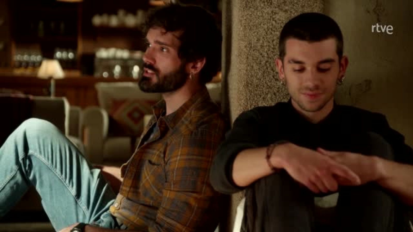 Dos Vidas: Tiros despide a Erik del hotel - Dos vidas | Ver