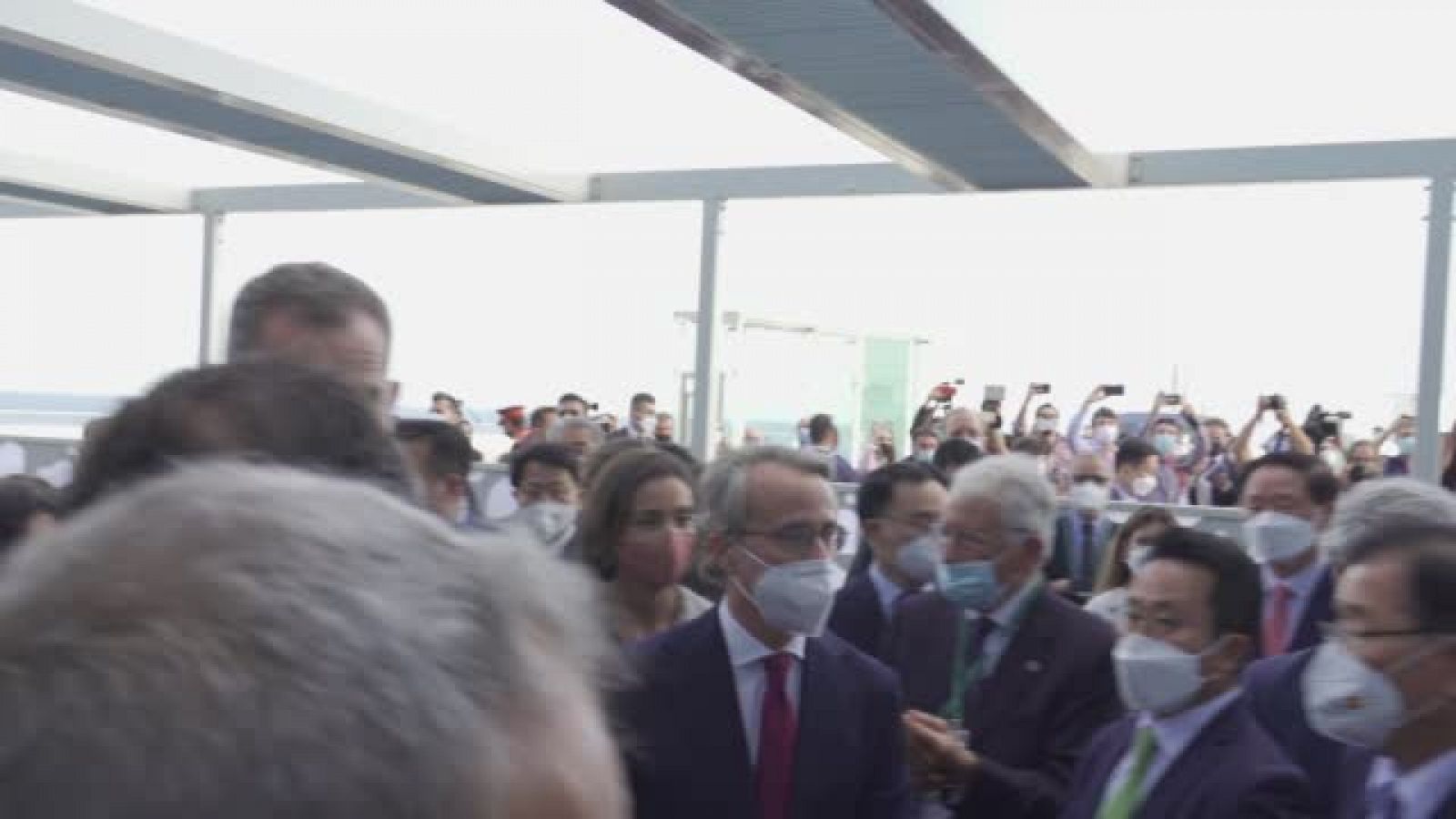 El Rei i el president Pere Aragonès s'acaben fent la foto al Cercle d'Economia