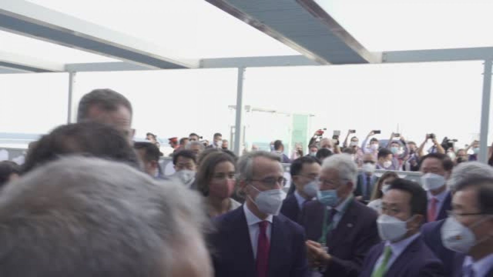 El president Pere Aragonès i el Rei s'acaben fent la foto al Cercle d'Economia