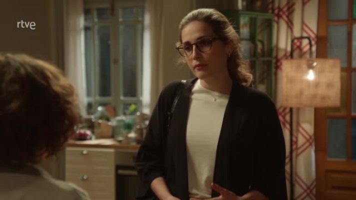 Dos vidas - Dos Vidas: Julia despide a Elena del taller