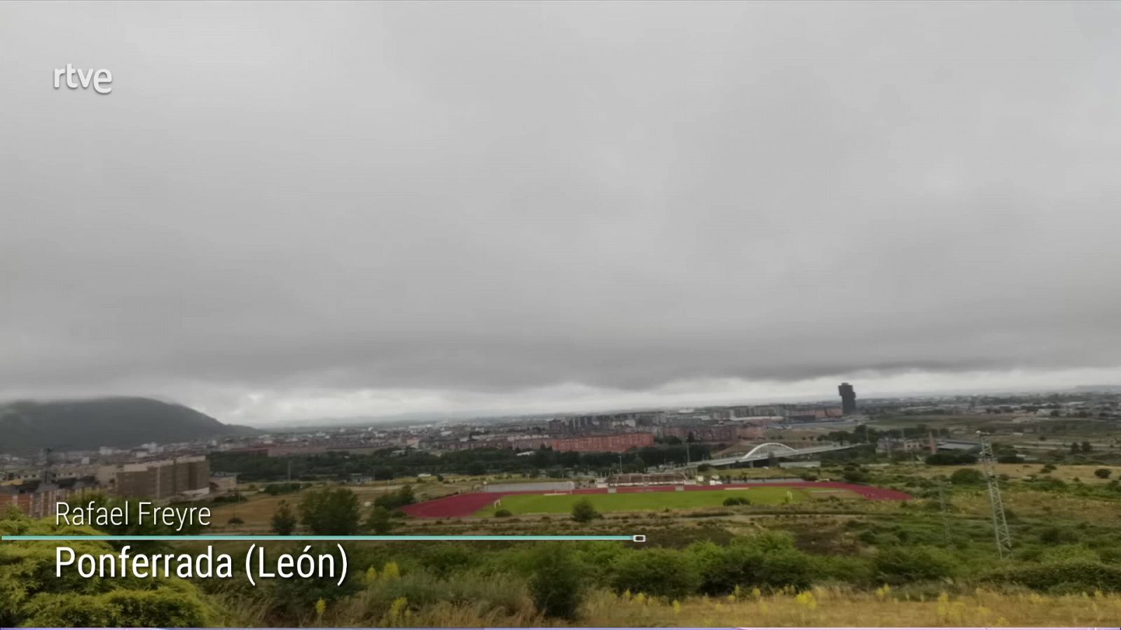 Precipitaciones localmente fuertes o persistentes en el oeste de Galicia, y de madrugada en el área Pirenaica. Intervalos de viento fuerte en el litoral de Galicia - ver ahora