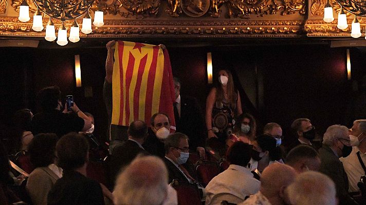 Informativo 24h - Un joven de Arran interrumpe el anuncio de Sánchez de los indultos con gritos de "amnistía" e "independencia"