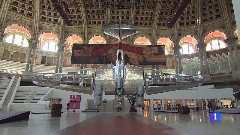 Dos aviones soviéticos nos invitan a reflexionar sobre la guerra en el Museo Nacional de Arte de Cataluña