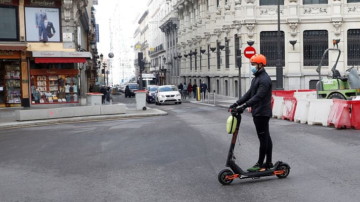 Telediario 1 - Proponen hacer controles de alcohol y drogas a usuarios de bicicletas y patinetes eléctricos