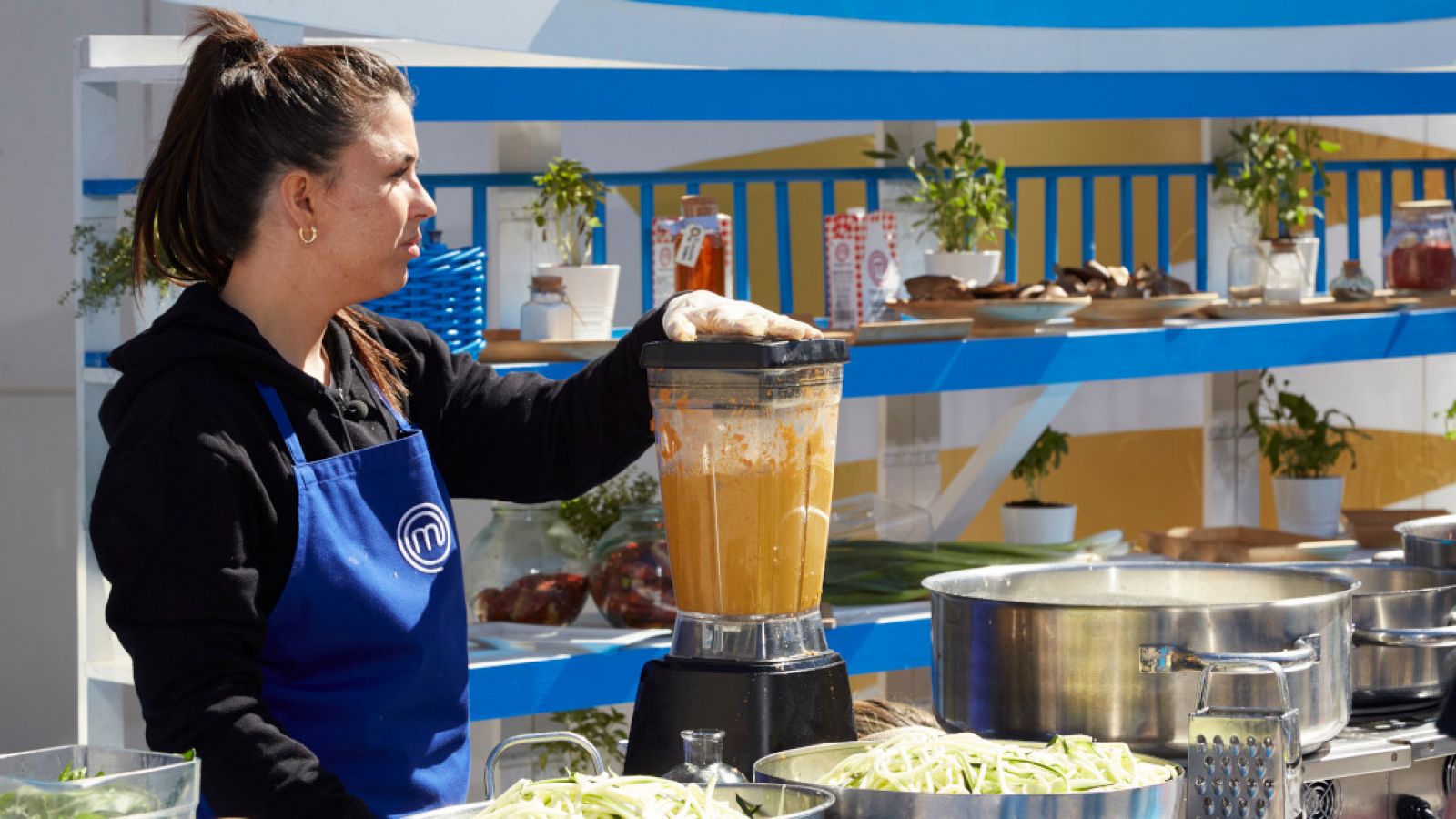 Ofelia se niega a recibir órdenes de María