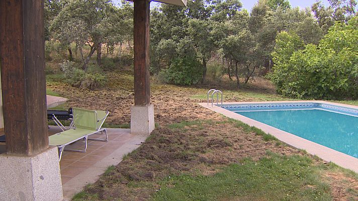 Informativo de Madrid - Los vecinos se quejan porque  rompen las vallas y entran en las casas