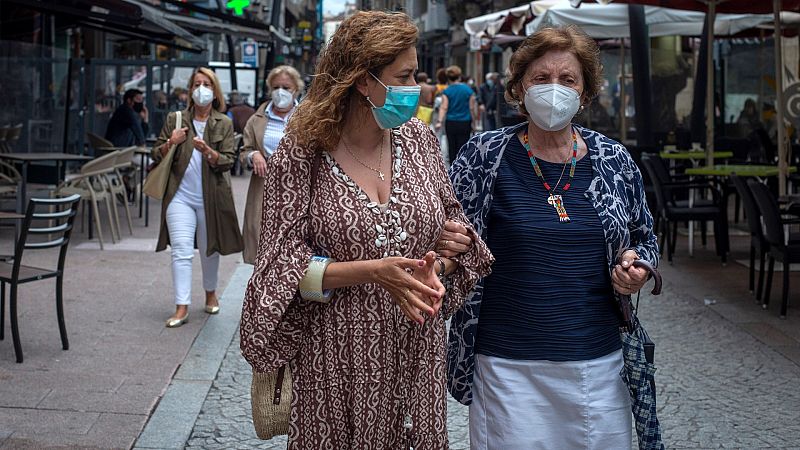 Simón abre la puerta a retirar las mascarillas "en un futuro no muy lejano" en algunos espacios interiores