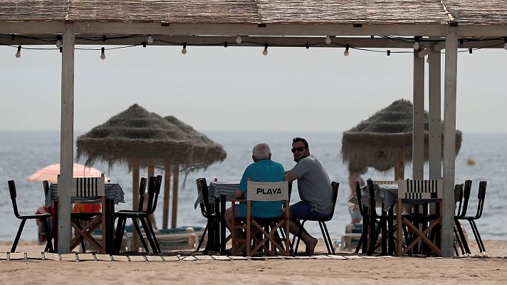 Telediario 1 - ¿Qué criterios habría que seguir para quitarse la mascarilla al aire libre?