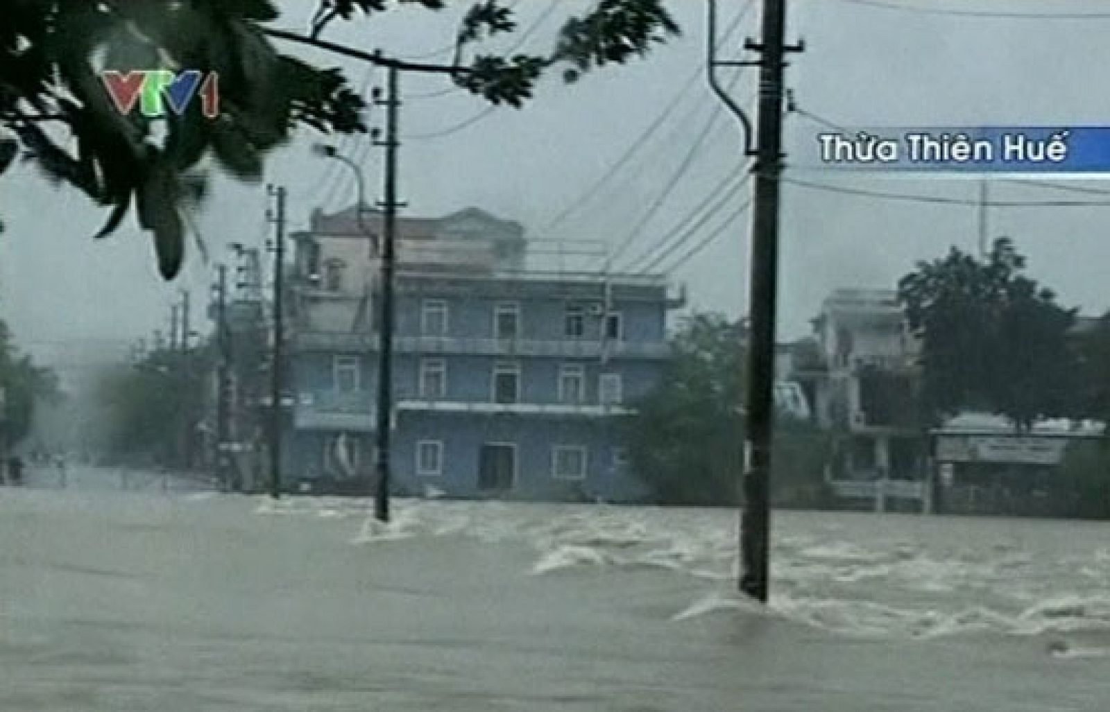 Al menos 18 muertos en Vietnam a causa del tifón Ketsana | Ver