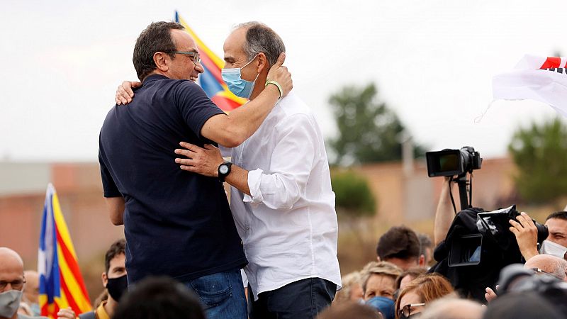 Los exconsellers indultados aseguran tras salir de la cárcel que seguirán "luchando para la independencia de Cataluña"