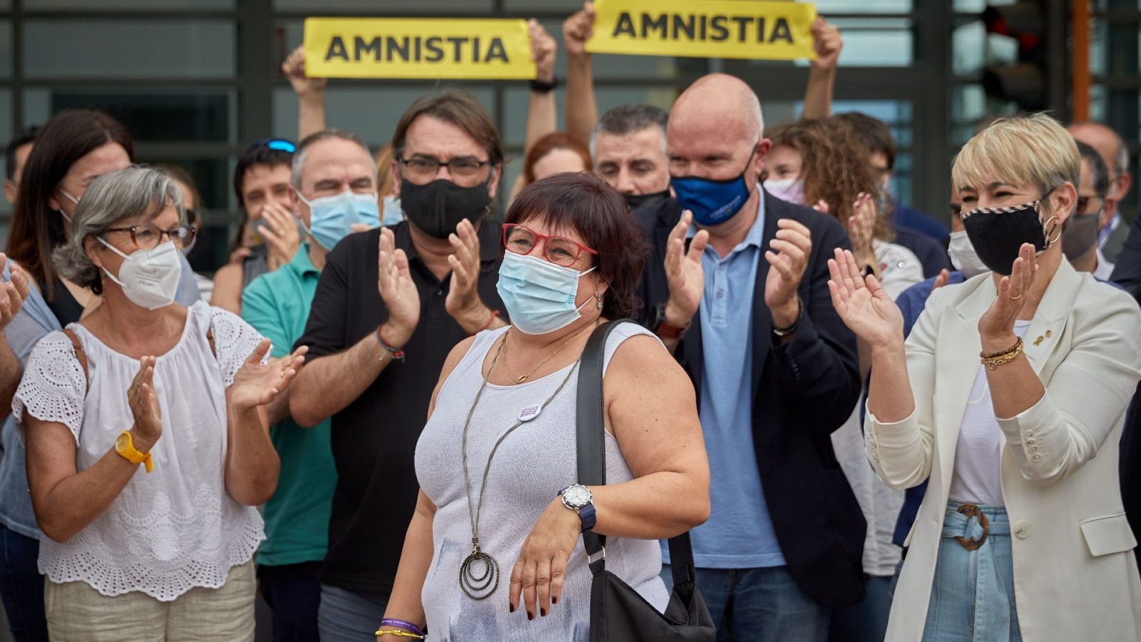 Dolors Bassa sale de la prisión y llama a conseguir la autodeterminación