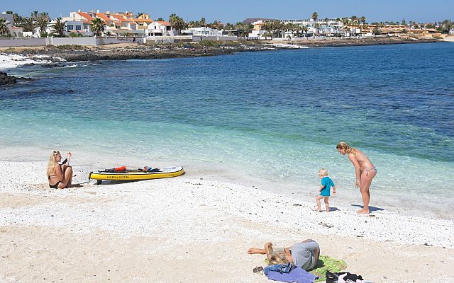 Telediario 1 - Canarias: El turismo nacional peligra por los altos precios