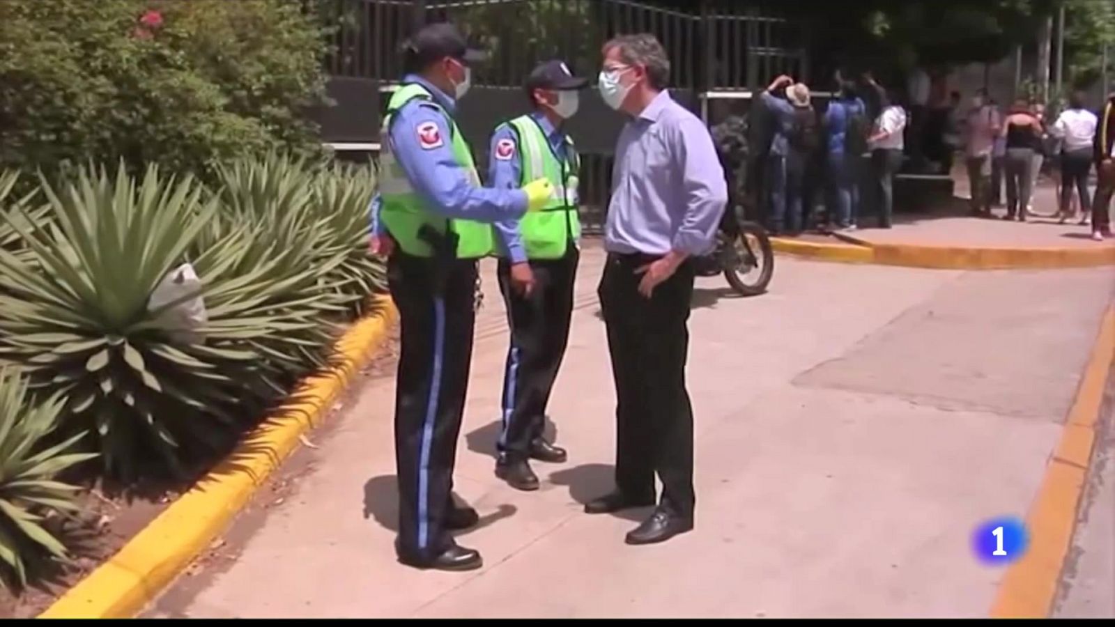 El régimen de Ortega en Nicaragua detiene a periodistas y fuerza a exguerrilleros al exilio - Ver ahora