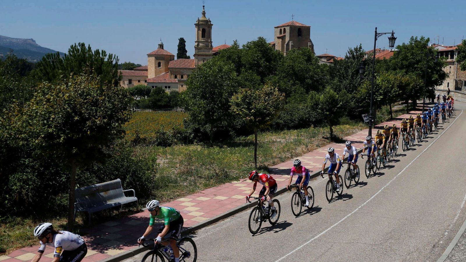 El spot oficial de La Vuelta 2021 recorre España a ritmo de 'La MODA'