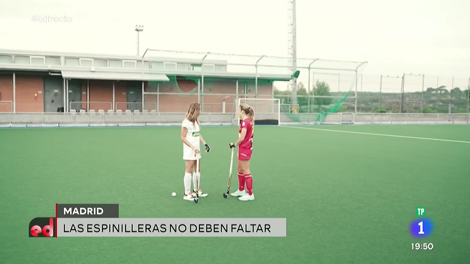 Gemma Mengual prueba a jugar el hockey sobre hierba