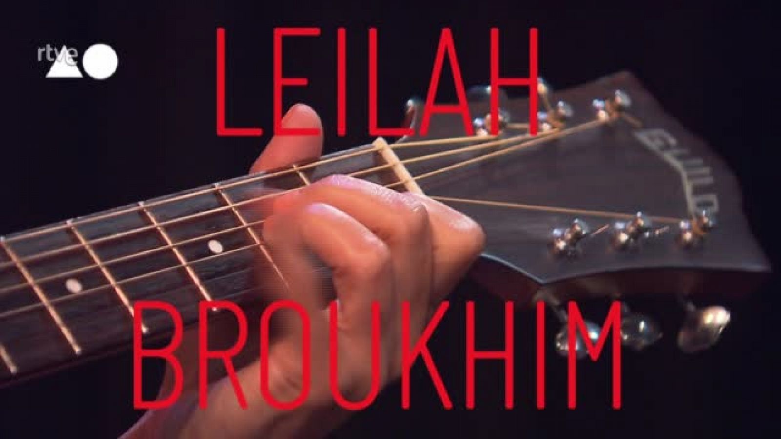 Acústico Leilah Broukhim en Atención Obras