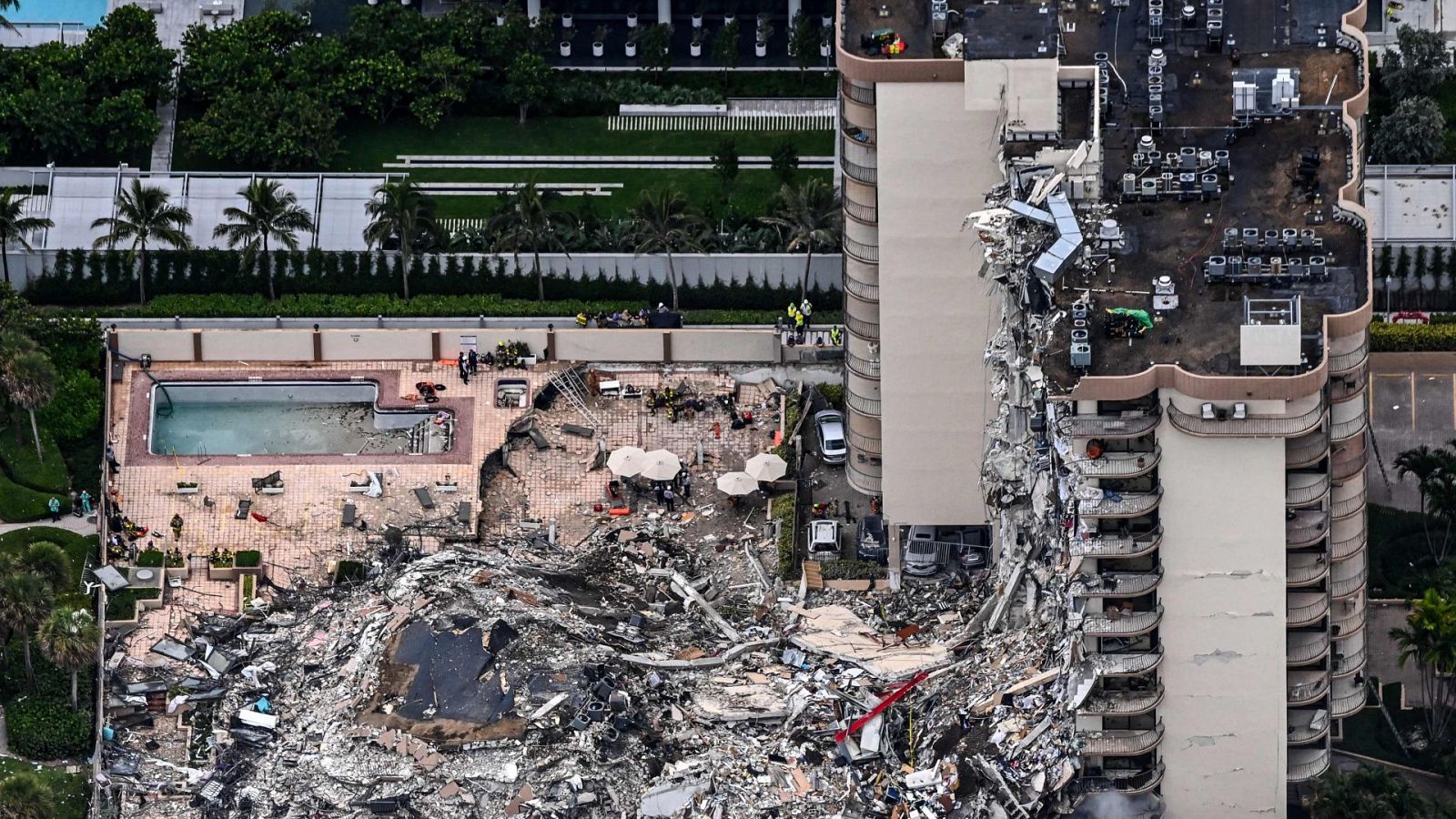 Miami | Buscan un centenar de desaparecidos tras el derrumbe de un edificio