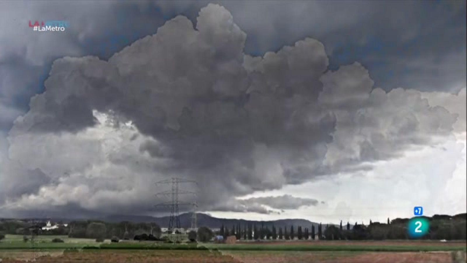Parlem de l'afició a la meteorologia i la climatologia, que a Catalunya és extraordinària. Molts d'aquests apassionats recullen dades meteorològiques i fan fotografies de núvols, postes de sol o tempestes i les fan arribar als nostres metereòlegs.