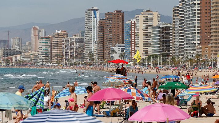 Telediario 1 - Frustración en Canarias y la Comunidad Valenciana por seguir excluidos de la lista de destinos seguros para el turismo británico