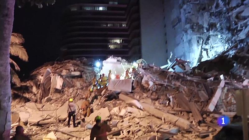Los equipos de rescate buscan a 159 desaparecidos tras el derrumbe de un edificio en Miami - Ver ahora