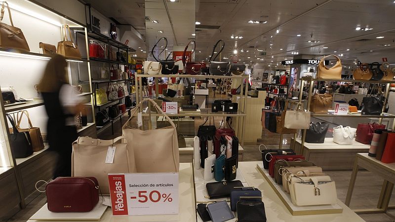 Las rebajas arrancan sin aglomeraciones pero con optimismo por la recuperación