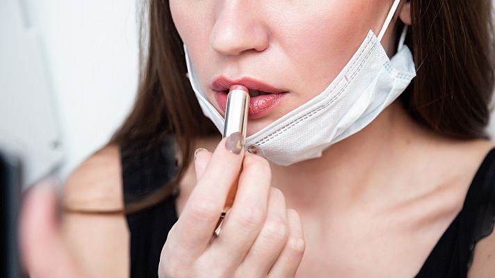 Telediario 1 - Adiós mascarillas, hola maquillaje