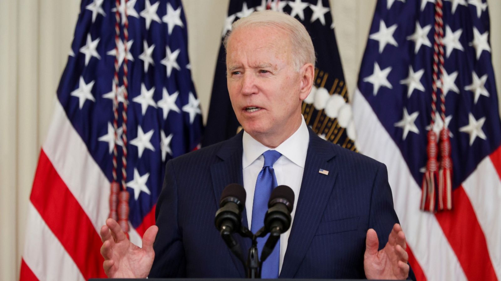 Biden: "Sabemos que más de la mitad de los jóvenes transgénero se plantea el suicidio". 