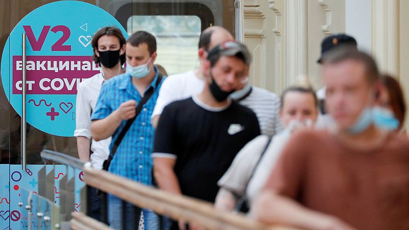 Rusia impone el teletrabajo en Moscú y la vacunación obligatoria por el récord de contagios - Informativo 24h | Ver