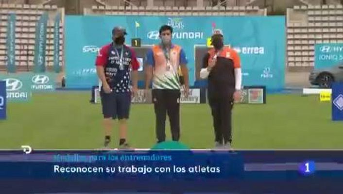 Los entrenadores de atletismo también tocan metal