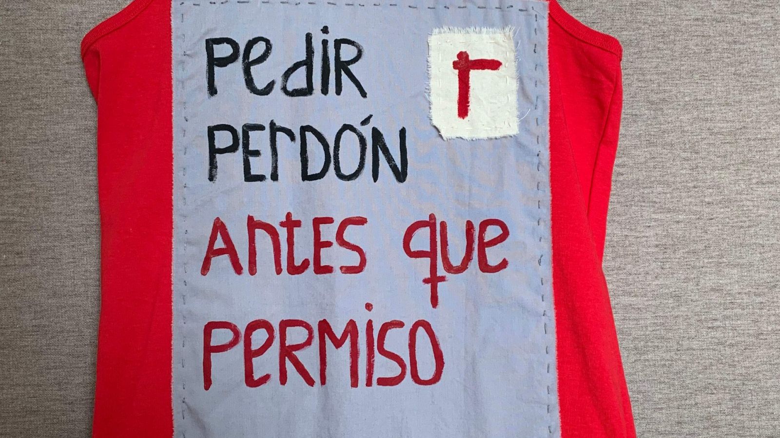 Oscar León describe tu estado de ánimo con sus camisetas - Flash moda | Ver