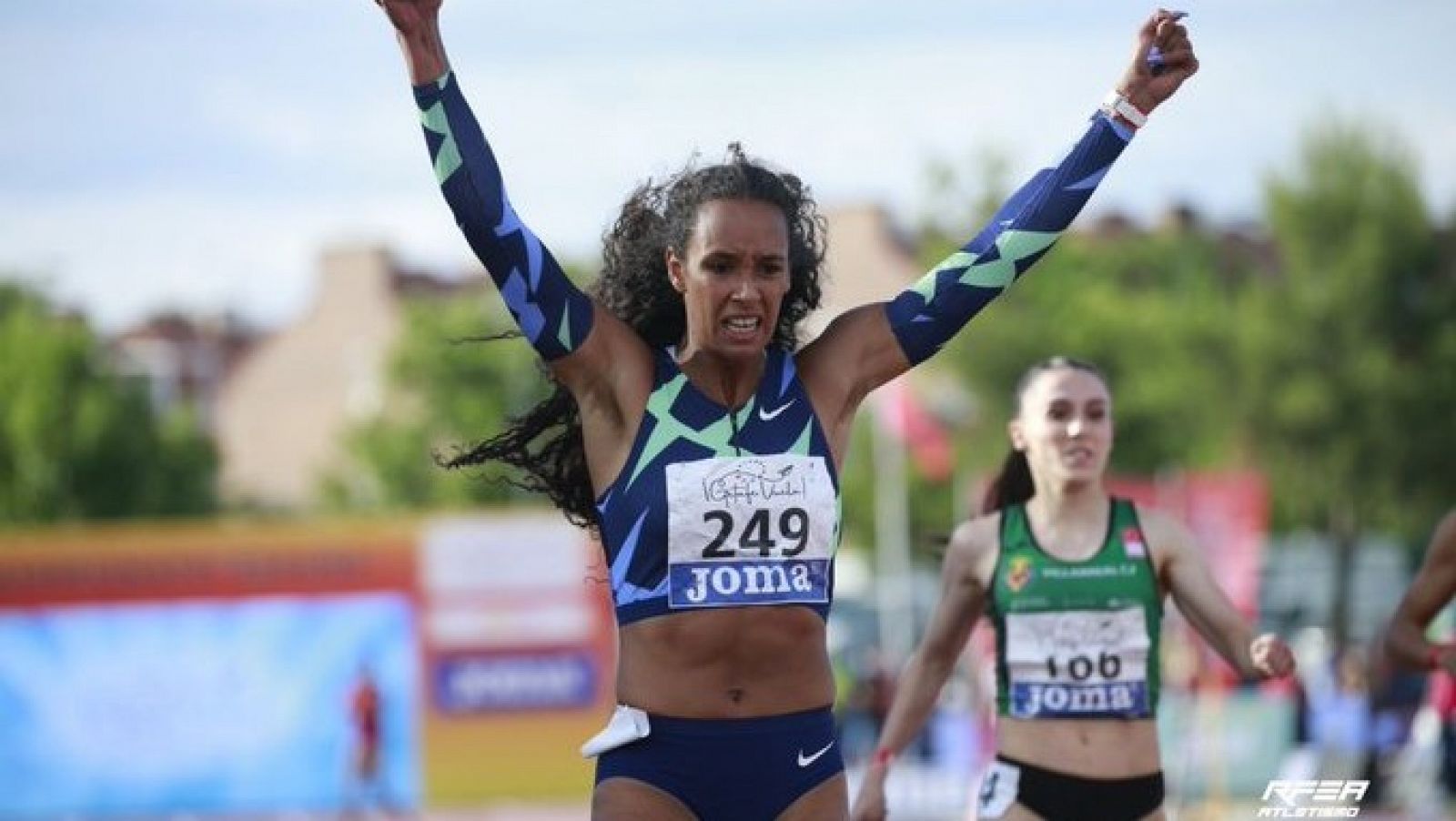 María Vicente vuela en el 200m