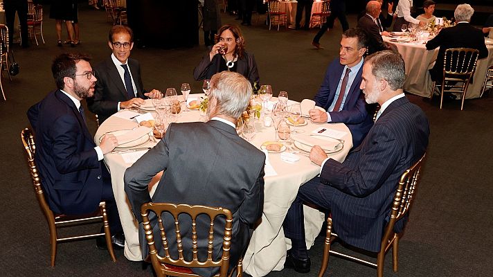 Telediario 1 - Aragonès evita recibir al rey pero comparte mesa con él y con Sánchez en la inauguración del Mobile