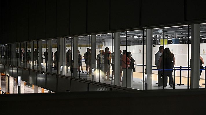 Telediario 1 - Madrid vacuna por primera vez durante toda la noche