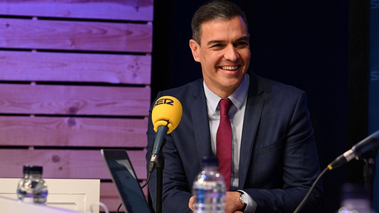 Sánchez rechaza que Junqueras esté en la mesa de diálogo y defiende que en la ley cabe un acuerdo sobre Cataluña