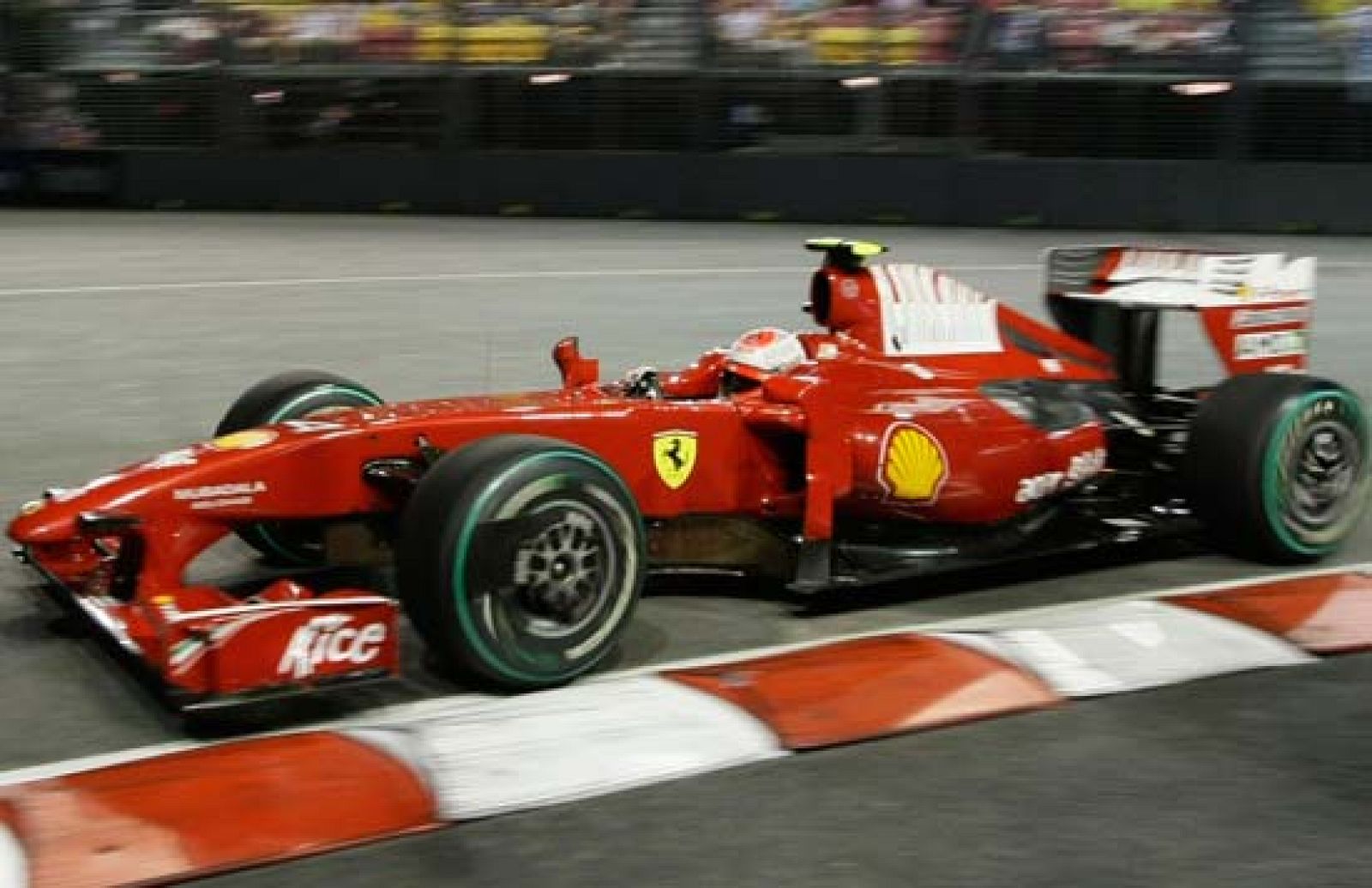 Fernando Alonso correrá la próxima temporada en Ferrari. El asturiano ficha por las tres próximas temporadas. 