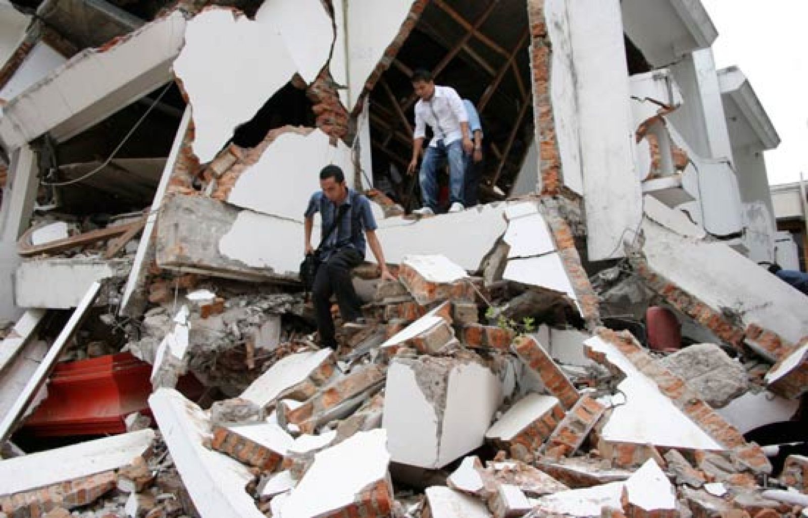 El tsunami de Samoa y el terremoto de Sumatra no son dos hechos aislados. Ambas islas se encuentran en la falla con más actividad sísmica del mundo: "el cinturón de fuego del Pacífico".