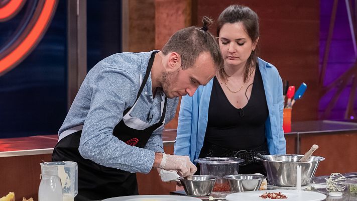 MasterChef - ¿Por qué le ha dado Javier un delantal negro a Arnau?
