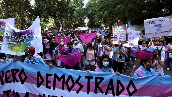 Telediario 1 - El largo proceso de cambio de sexo registral para los menores trans: "Es injusto que un piscólogo le diga a mi hija quién es cuando ella ya lo sabe"