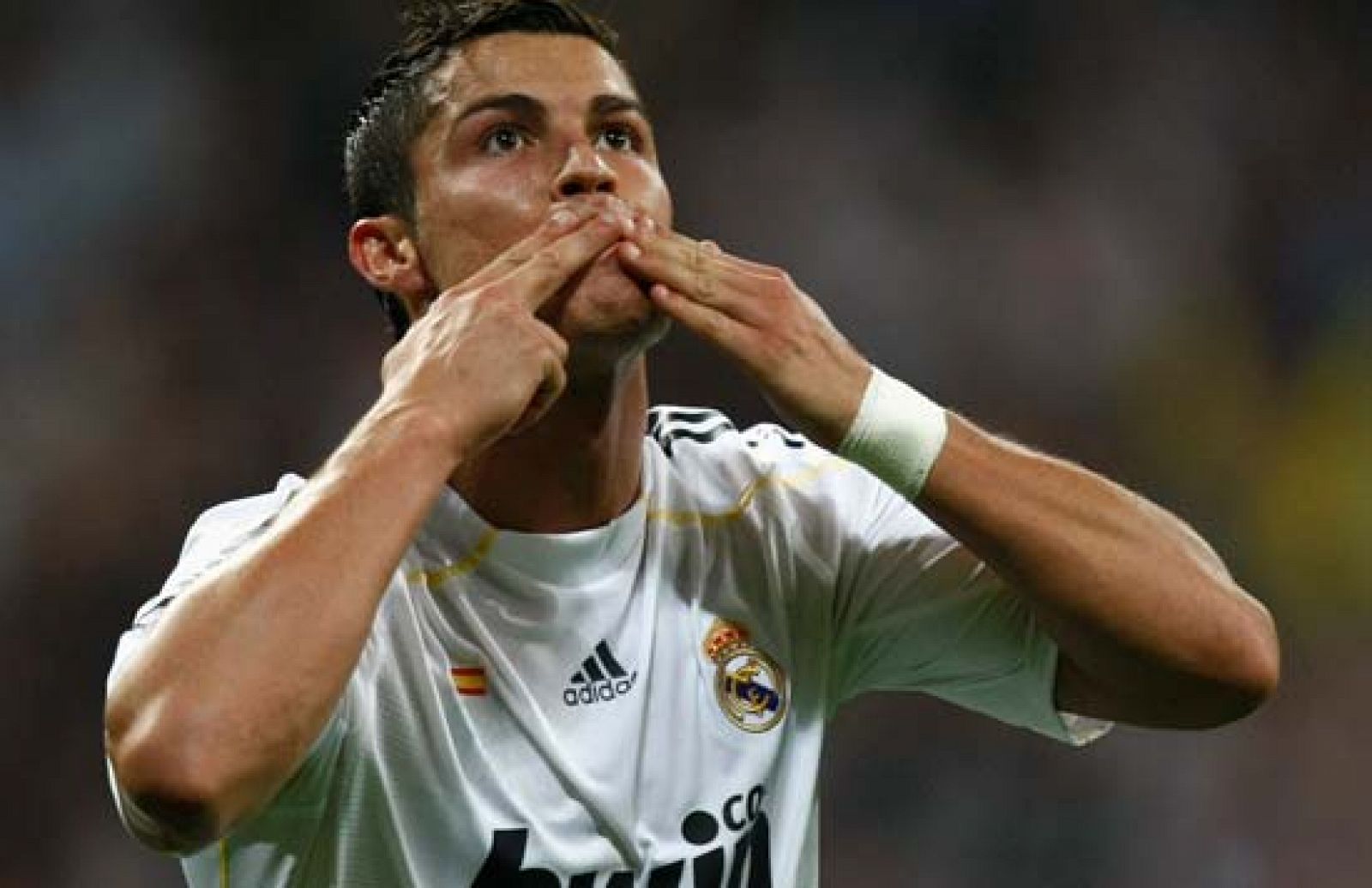 El Madrid derrota por 3-0 al Olympique de Marsella en un partido que destascó Cristiano Ronaldo en la segunda parte. El portugués marcó dos goles y Kaká anoto otro de penali.