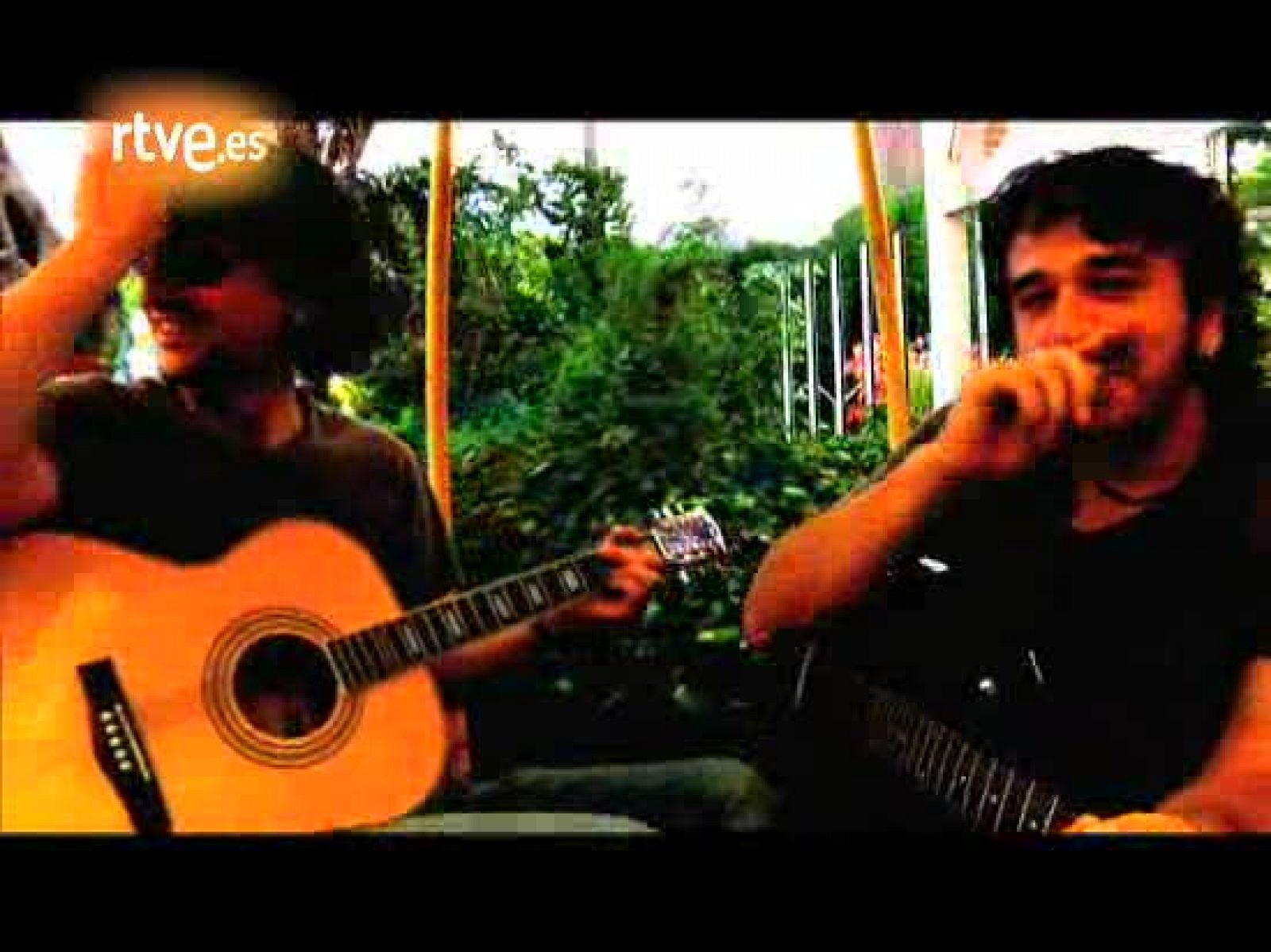 Fuera de Lugar: Le Punk 'Soldados' - Fuera de lugar - Acústicos | Ver