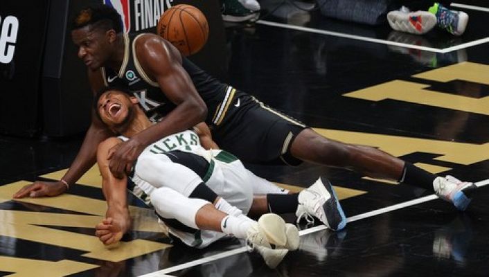 Antetokounmpo se lesiona y los Hawks le empatan la serie a Milwaukee